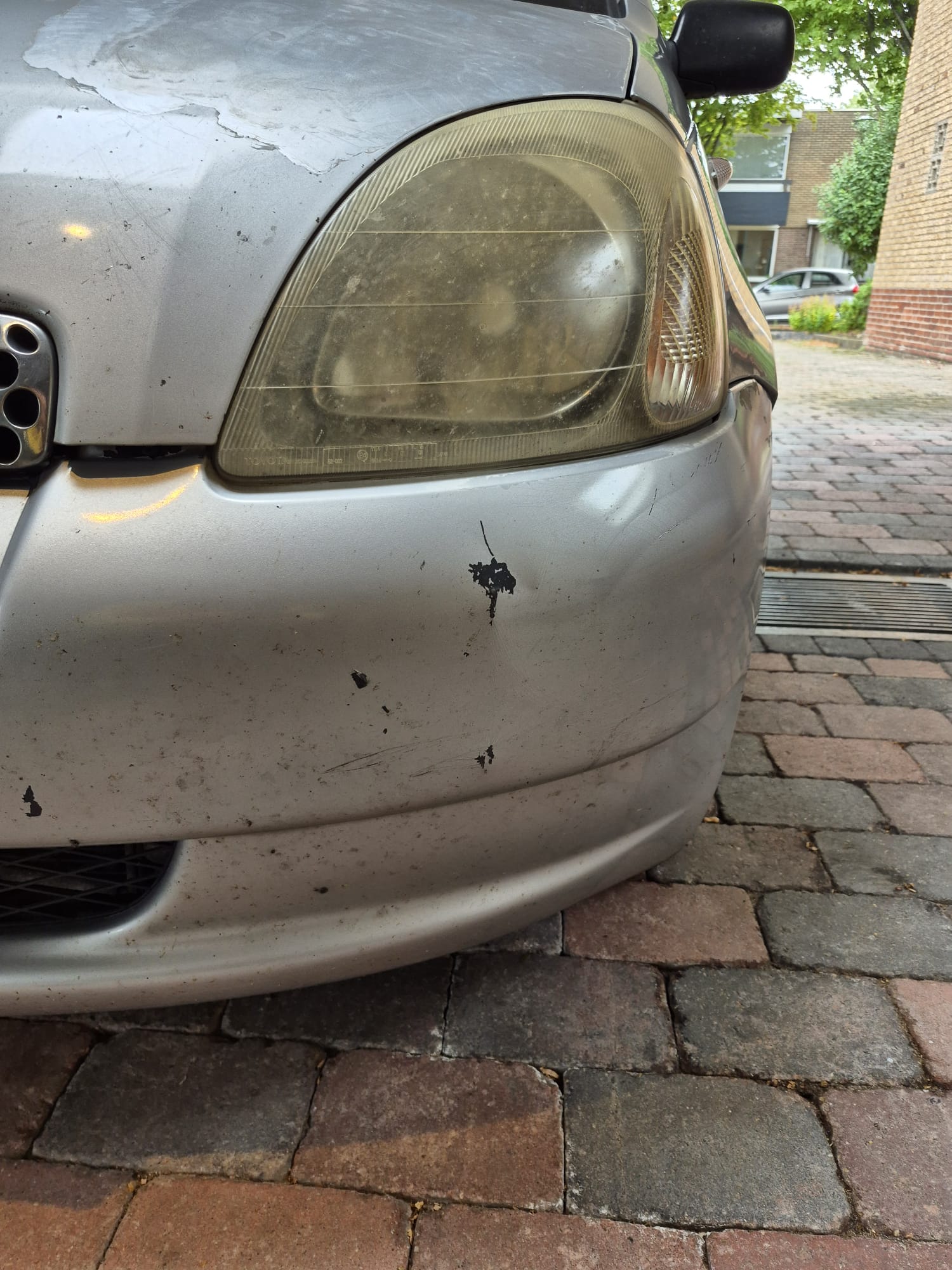 Doffe, vergeelde koplamp